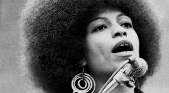 ‘Mulheres, raça e classe’ de Angela Davis: a emancipação anticapitalista das mulheres negras