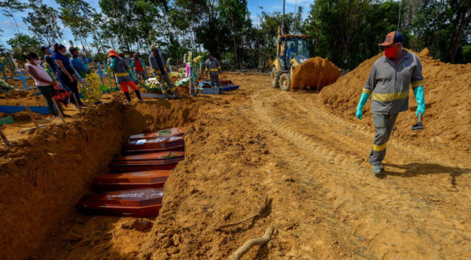 Pandemia transforma rituais de morte e luto no Brasil