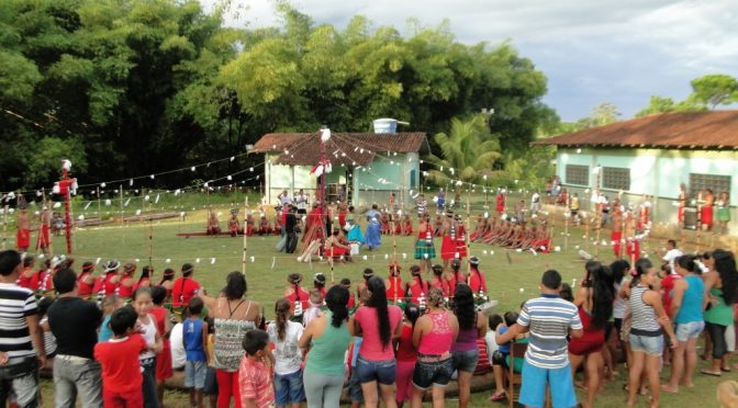 Primeiro contato das crianças Karipuna com a escola