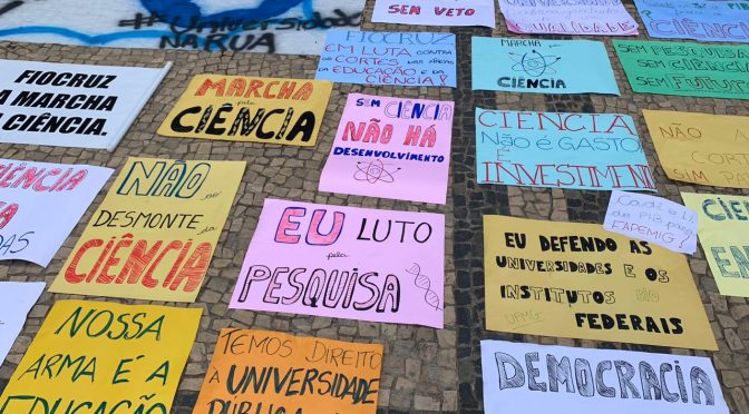 Universidade pública, ciência, democracia e sua reconstrução