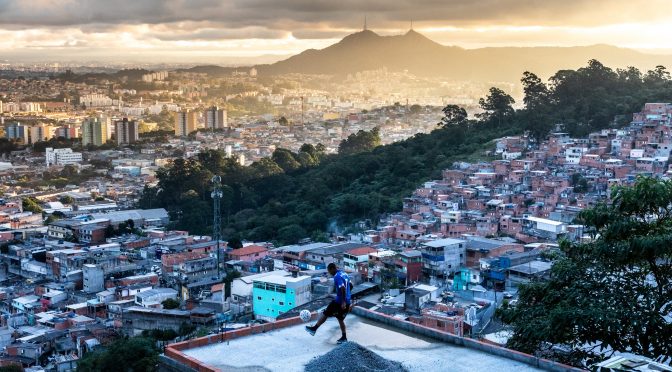 Áreas periurbanas podem atuar como bolsões microclimáticos, diz Denise Duarte