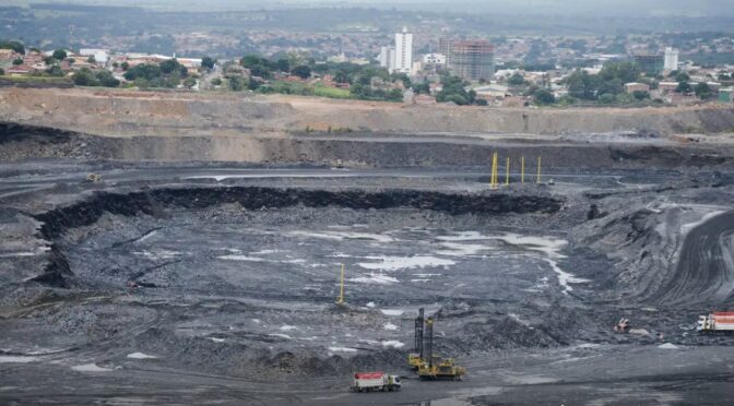 Mesmo com terras raras, Brasil mantém dependência econômica na transição energética